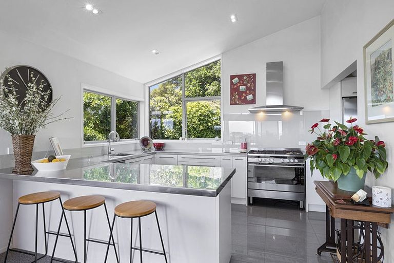 Photo of property in 11a Lismore Street, Strandon, New Plymouth, 4312