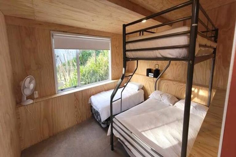 Photo of property in 12 Takarei Terrace, Mokau, 4376