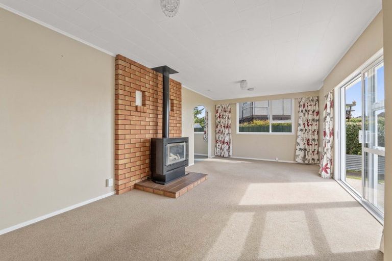 Photo of property in 21 Castle Street, Eltham, 4322