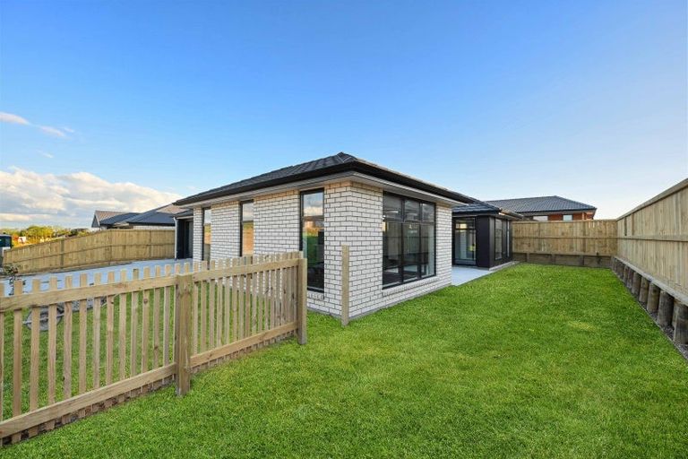 Photo of property in 56 Waruhia Crescent, Rototuna North, 3281