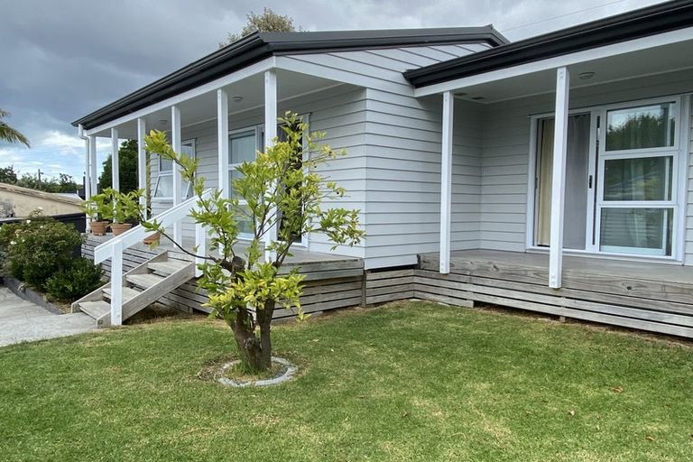 Photo of property in 3 Cornwall Street, Te Atatu South, Auckland, 0610