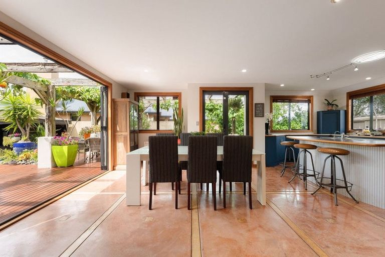 Photo of property in 2 La Cumbre Close, Bethlehem, Tauranga, 3110