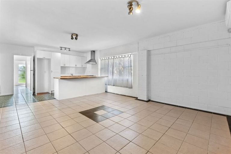 Photo of property in 24 Estuary Road, Weymouth, Auckland, 2103