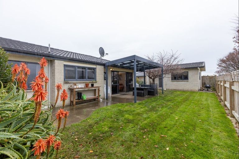 Photo of property in 16 Daniel Place, Kelvin Grove, Palmerston North, 4414