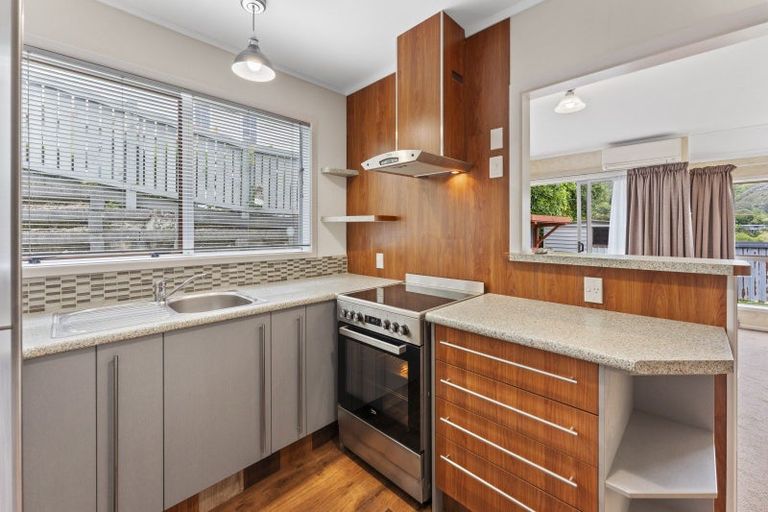 Photo of property in 4 Summit Road, Fairfield, Lower Hutt, 5011