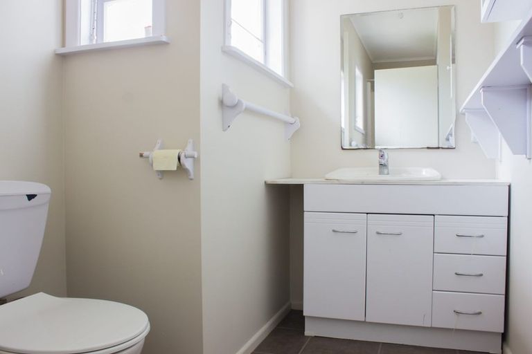 Photo of property in 572 Beach Road, Rothesay Bay, Auckland, 0630