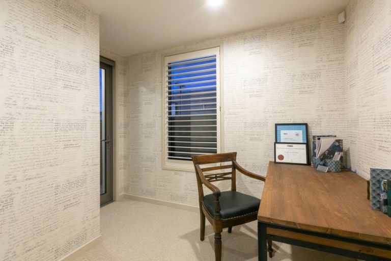 Photo of property in 14 Autere Street, Strandon, New Plymouth, 4312