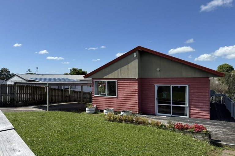 Photo of property in 33 Addison Drive, Glendene, Auckland, 0602