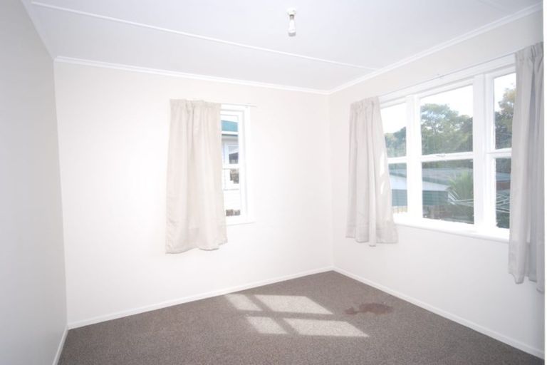 Photo of property in 21 Chilcott Road, Henderson, Auckland, 0612