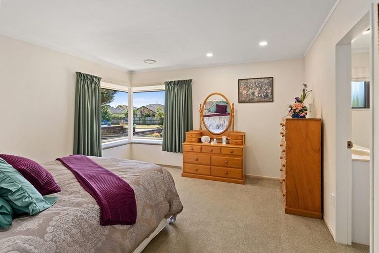 Photo of property in 68 Kapanui Road, Waikanae, 5036