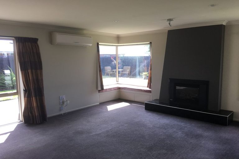 Photo of property in 26 Linkwater Way, Parklands, Christchurch, 8083