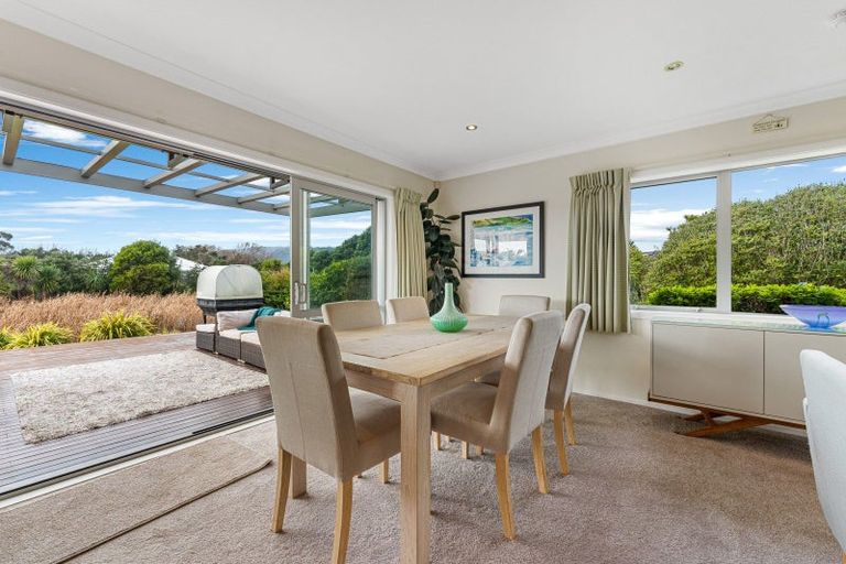 Photo of property in 32 Titoki Road, Waikanae Beach, Waikanae, 5036
