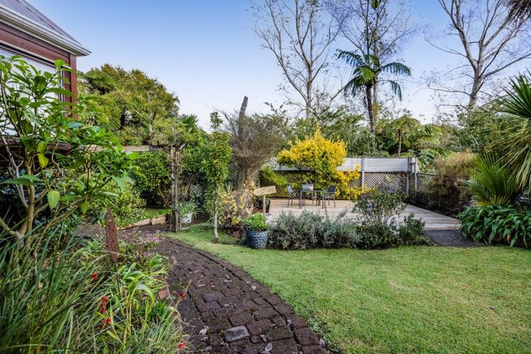 Photo of property in 20 Heaphy Street, Westown, New Plymouth, 4310