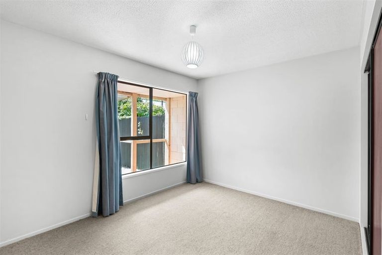 Photo of property in 2/25 Withells Road, Avonhead, Christchurch, 8042