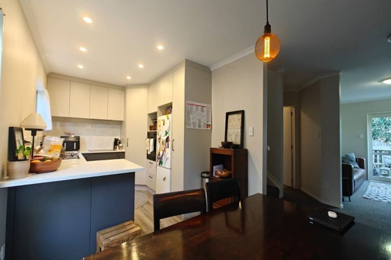 Photo of property in 9 Ryehill Close, New Lynn, Auckland, 0600