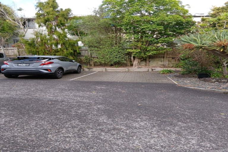 Photo of property in 6/44 Fields Parade, Oteha, Auckland, 0632