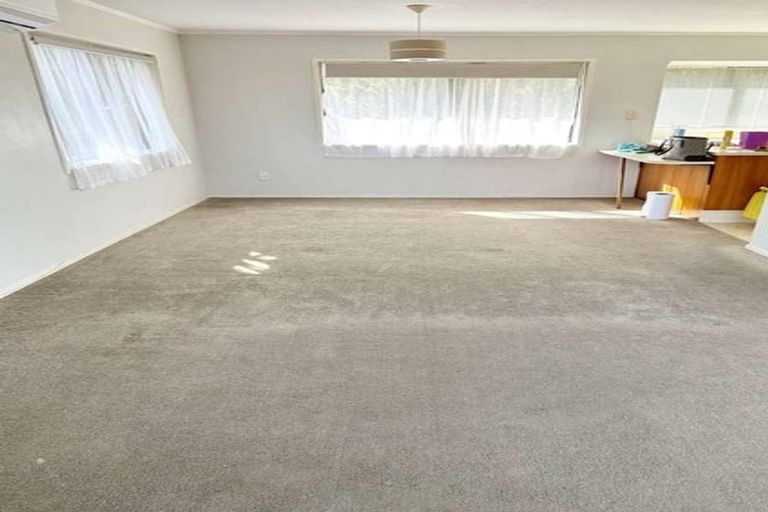 Photo of property in 2/66 Aberfeldy Avenue, Highland Park, Auckland, 2010