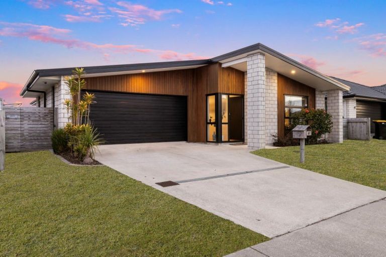 Photo of property in 14 Dunkeld Drive, Papamoa, 3118