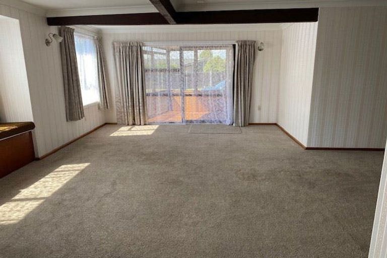 Photo of property in 61 Denise Crescent, Hornby, Christchurch, 8042