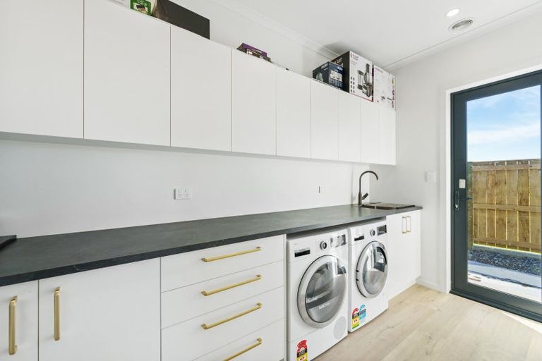 Photo of property in 67 Vaucluse Heights, Fitzherbert, Palmerston North, 4410