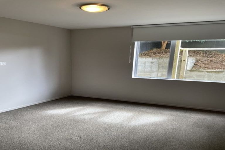 Photo of property in 1 Deanna Drive, West Harbour, Auckland, 0618