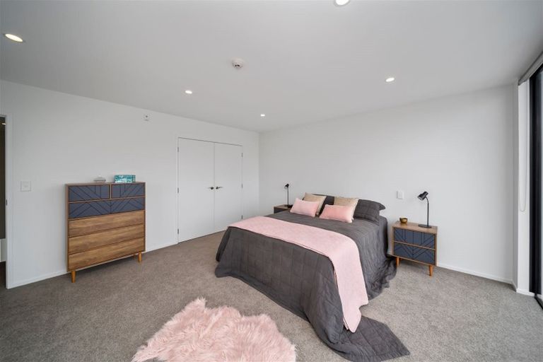 Photo of property in 2/86 Hurlstone Drive, Waiwhakaiho, New Plymouth, 4312