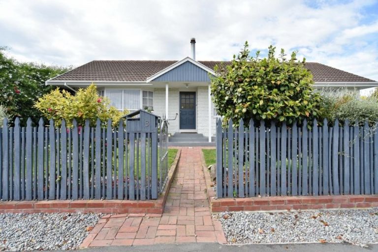 Photo of property in 3 Cowper Place, Avondale, Christchurch, 8061
