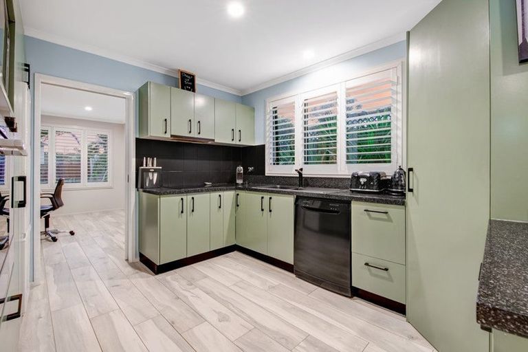 Photo of property in 6 Coral Court, Gulf Harbour, Whangaparaoa, 0930