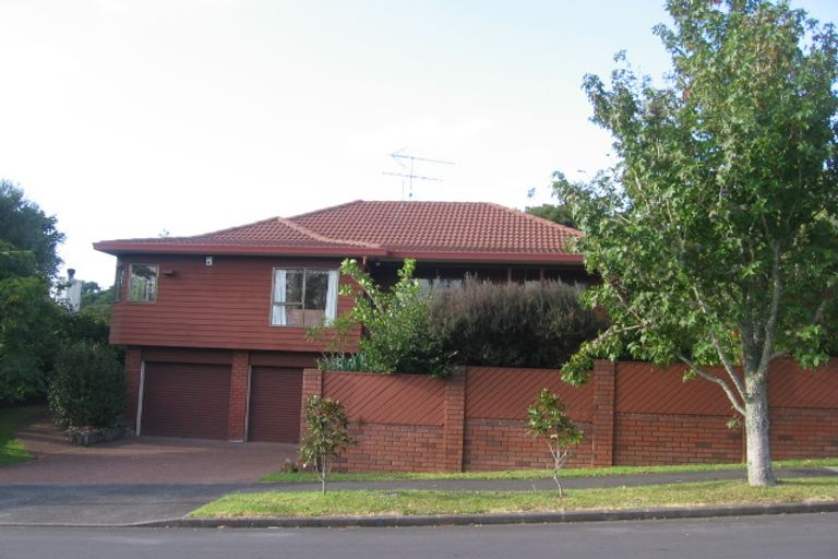 Photo of property in 23 Ravenstone Place, Chatswood, Auckland, 0626