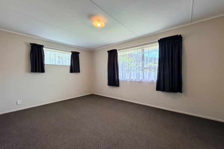 Photo of property in 53b Fyvie Avenue, Tawa, Wellington, 5028