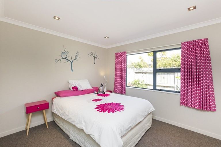 Photo of property in 29 Chestnut Close, Kelvin Grove, Palmerston North, 4414