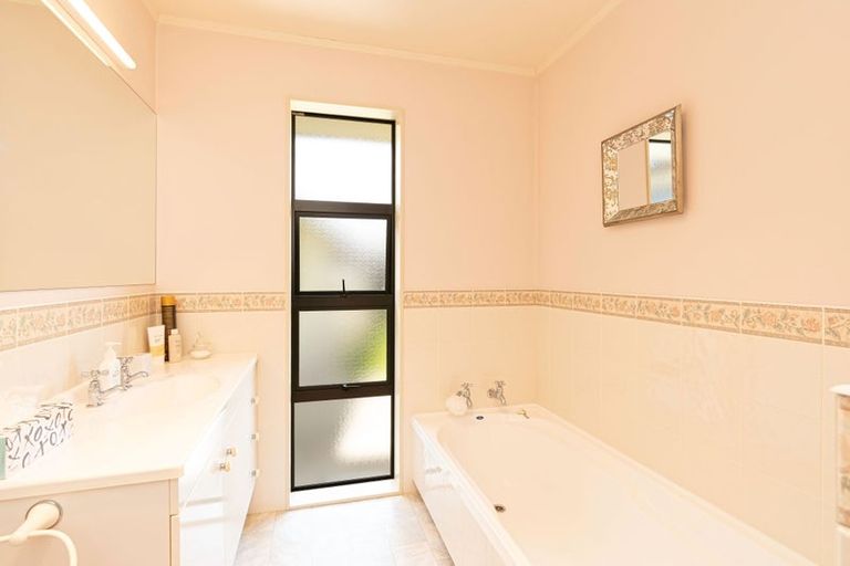 Photo of property in 12 Corfe Castle Lane, Levin, 5510