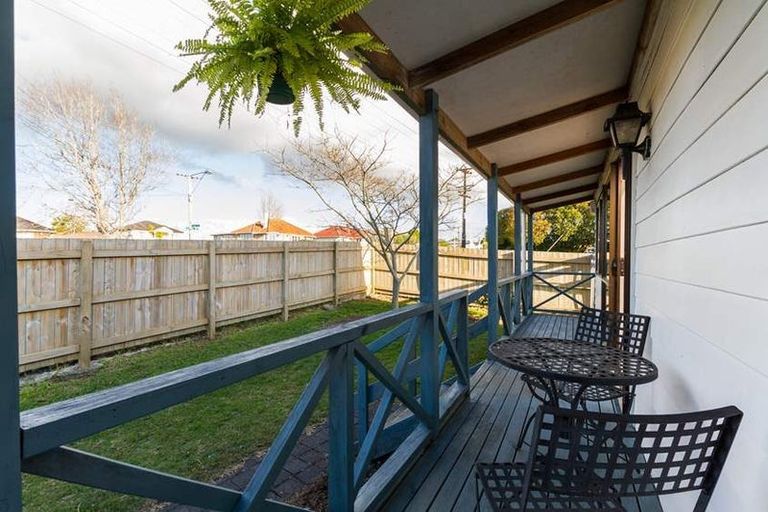 Photo of property in 81 Astley Avenue, New Lynn, Auckland, 0600