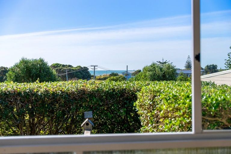 Photo of property in 49 William Street, Waikanae Beach, Waikanae, 5036