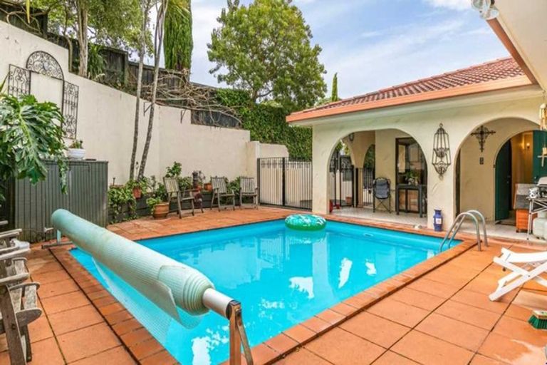 Photo of property in 3/2 Beach Road, Castor Bay, Auckland, 0620