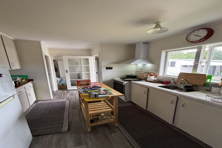 Photo of property in 6 Hereford Street, Te Atatu Peninsula, Auckland, 0610