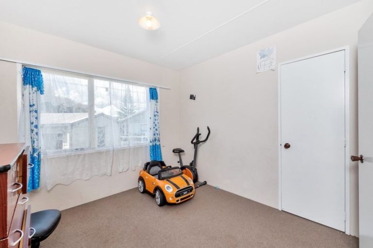 Photo of property in 6 Anglers Way, Wattle Downs, Auckland, 2102