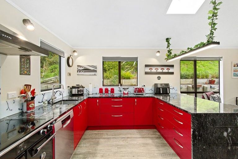 Photo of property in 52 Peterhouse Street, Tawa, Wellington, 5028