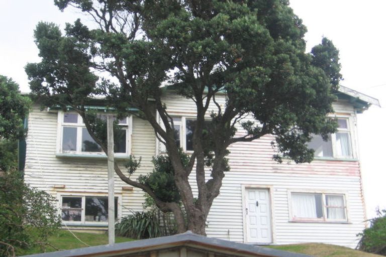 Photo of property in 12 Hungerford Road, Lyall Bay, Wellington, 6022