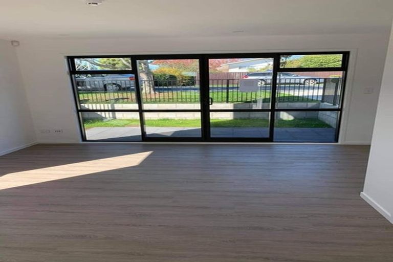 Photo of property in 1/60 Hepburn Road, Glendene, Auckland, 0602