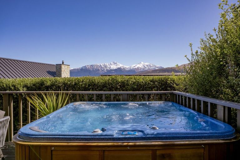 Photo of property in 5 Glenelg Lane, Jacks Point, 9371