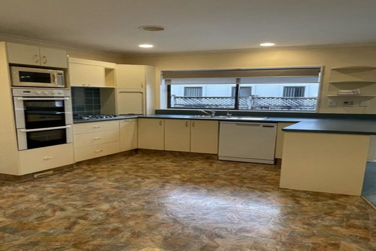 Photo of property in 102 Branch Road, Highlands Park, New Plymouth, 4312