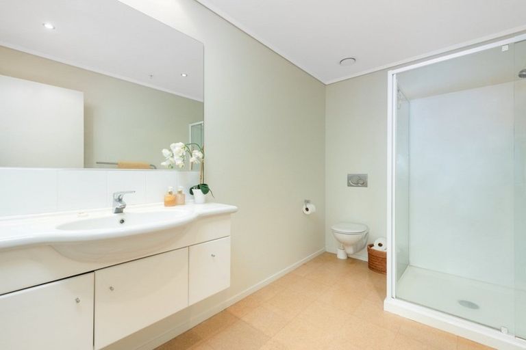 Photo of property in 15/72e Devonport Road, Tauranga, 3110