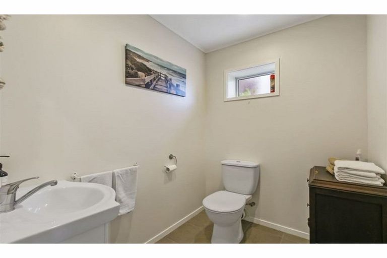 Photo of property in 9 Woodhouse Place, West Harbour, Auckland, 0618