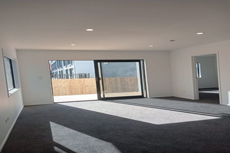 Photo of property in 216b Lake Road, Northcote, Auckland, 0627