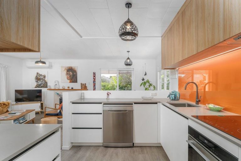 Photo of property in 8 Simpson Place, Whitianga, 3510