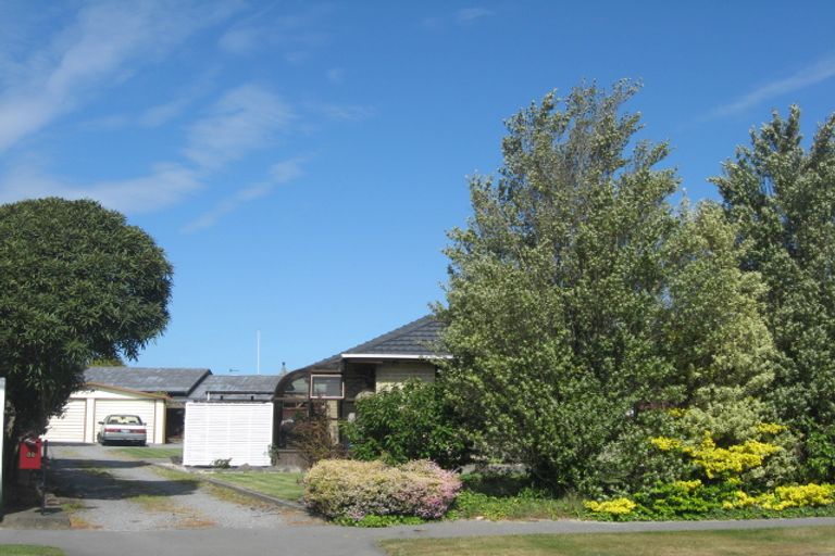 Photo of property in 32 Martbern Crescent, Bishopdale, Christchurch, 8053