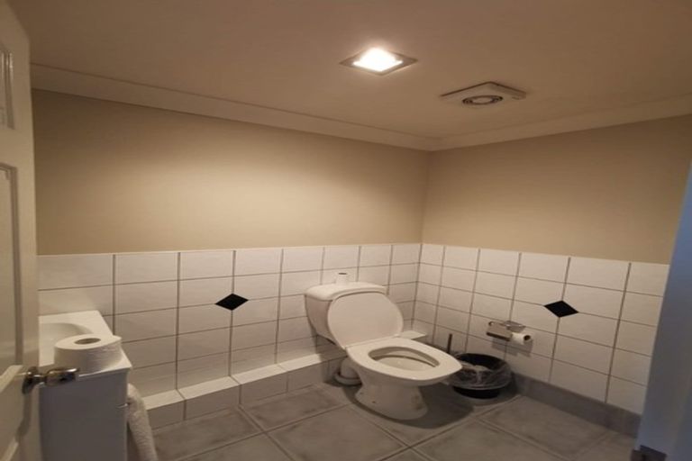 Photo of property in 46 Waimanu Bay Drive, Te Atatu Peninsula, Auckland, 0610