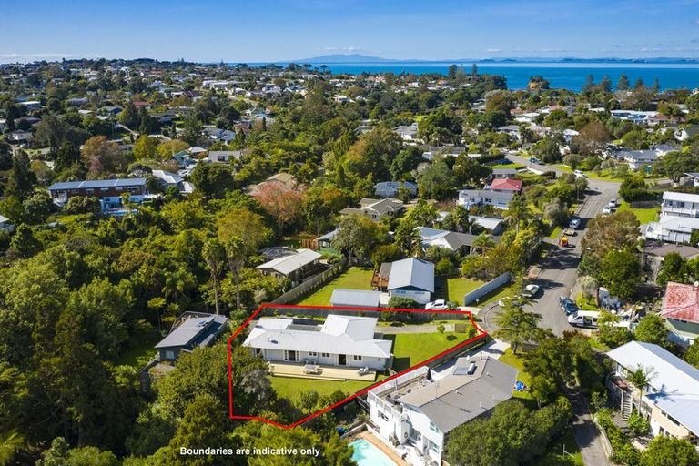 Photo of property in 1/17 Infidel Place, Torbay, Auckland, 0630