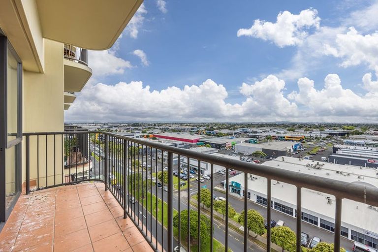Photo of property in The Rennaissance, 9d/18 Ronwood Avenue, Manukau, Auckland, 2104